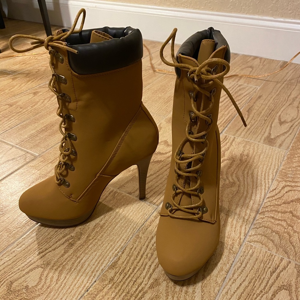 Nude Heeled Boot - Picture 4 of 8